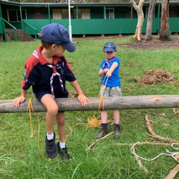 Joeys practice using their knots